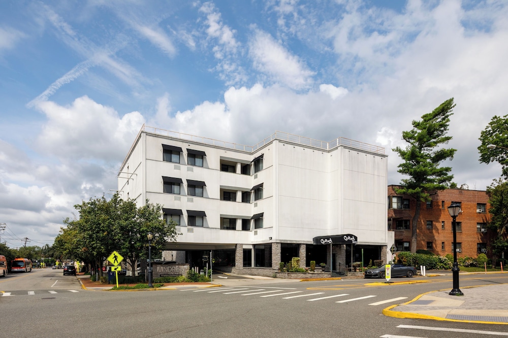 The Andrew Hotel — Hotel building in Great Neck, New York State