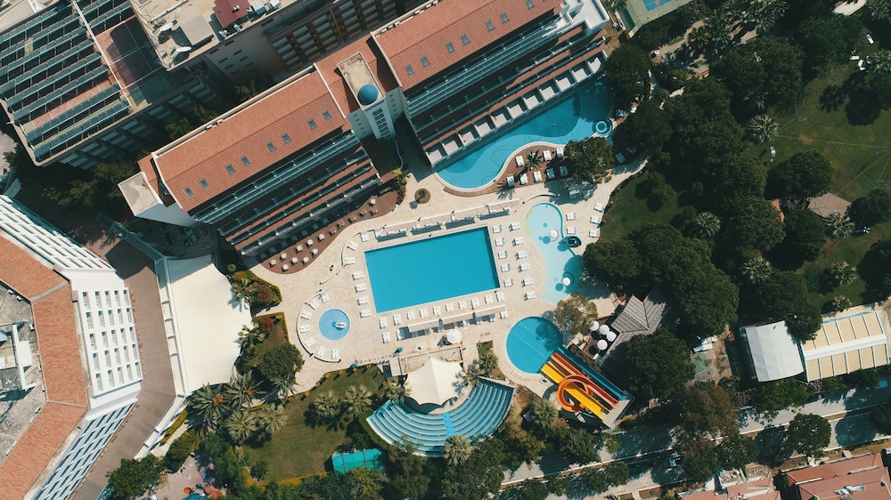 Batihan Beach Resort & Spa Ultra All Inclusive — Swimming pool in Kuşadası, Aydin