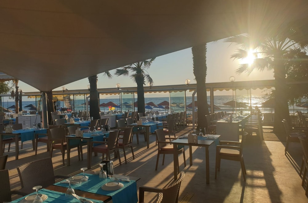 Batihan Beach Resort & Spa Ultra All Inclusive — Restaurant & bars in Kuşadası, Aydin
