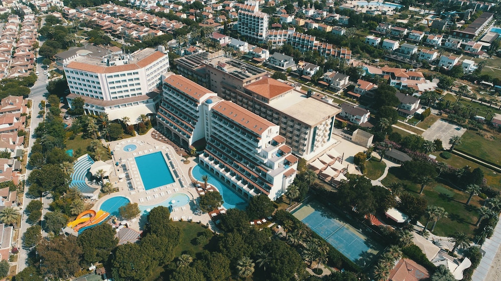Batihan Beach Resort & Spa Ultra All Inclusive — Hotel building in Kuşadası, Aydin