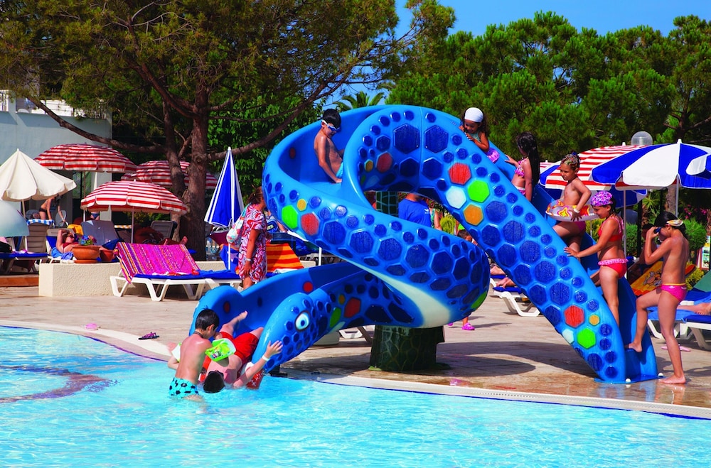 Batihan Beach Resort & Spa Ultra All Inclusive — Swimming pool in Kuşadası, Aydin