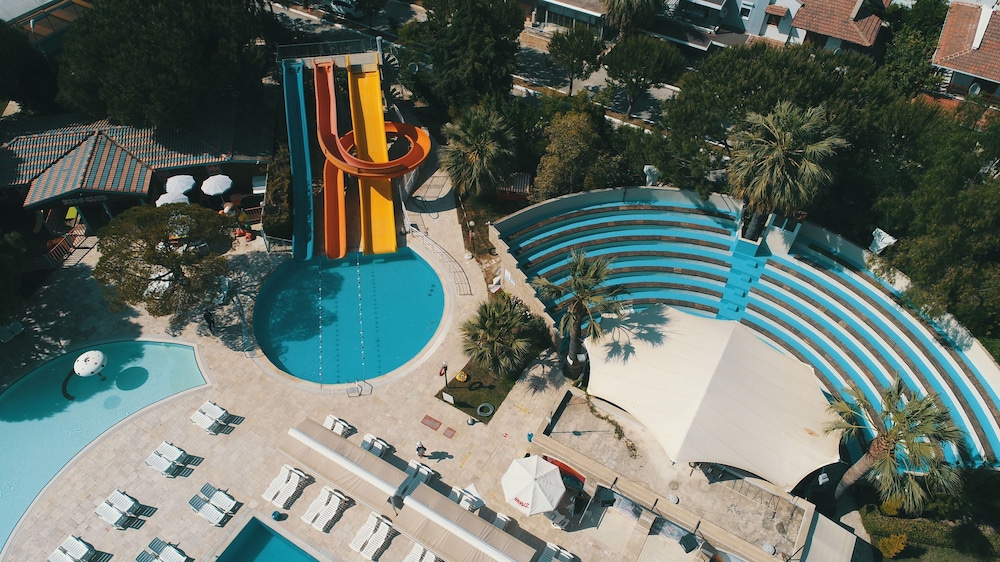 Batihan Beach Resort & Spa Ultra All Inclusive — Swimming pool in Kuşadası, Aydin