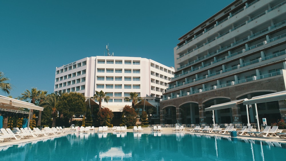 Batihan Beach Resort & Spa Ultra All Inclusive — Hotel building in Kuşadası, Aydin