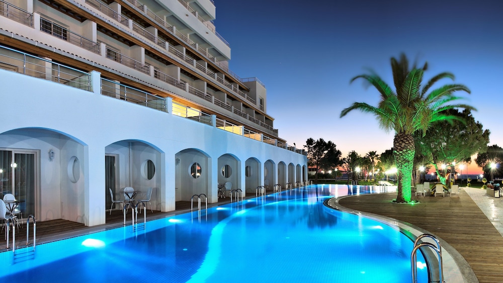 Batihan Beach Resort & Spa Ultra All Inclusive — Swimming pool in Kuşadası, Aydin