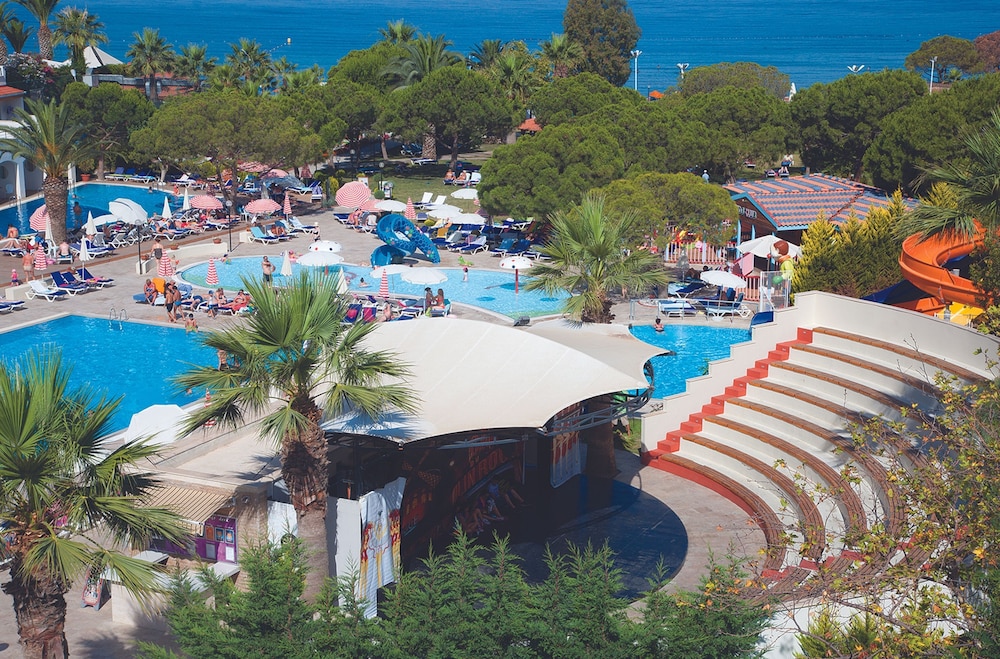 Batihan Beach Resort & Spa Ultra All Inclusive — Swimming pool in Kuşadası, Aydin