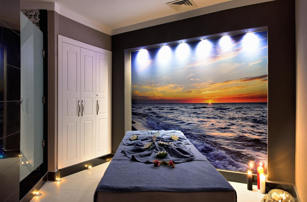 Batihan Beach Resort & Spa Ultra All Inclusive — Hotel rooms in Kuşadası, Aydin