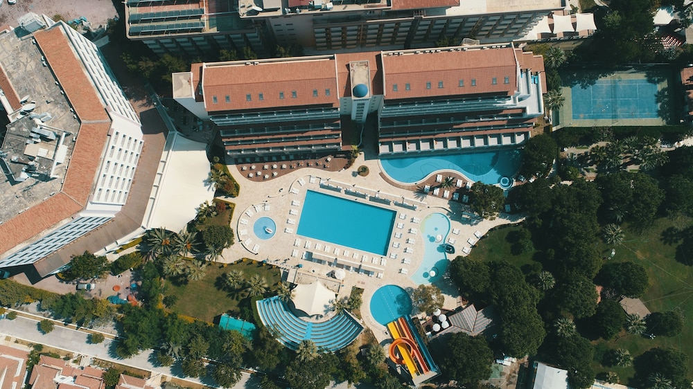 Batihan Beach Resort & Spa Ultra All Inclusive — Swimming pool in Kuşadası, Aydin