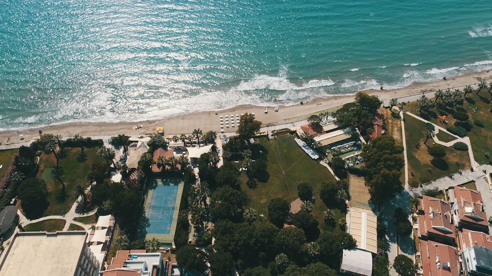 Batihan Beach Resort & Spa Ultra All Inclusive — Beach in Kuşadası, Aydin