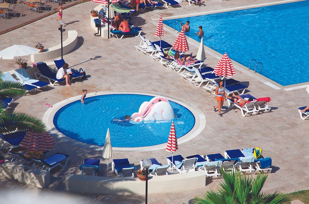 Batihan Beach Resort & Spa Ultra All Inclusive — Swimming pool in Kuşadası, Aydin