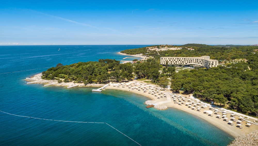 Maistra Select Family Hotel Amarin — Beach in Rovinj, Istria