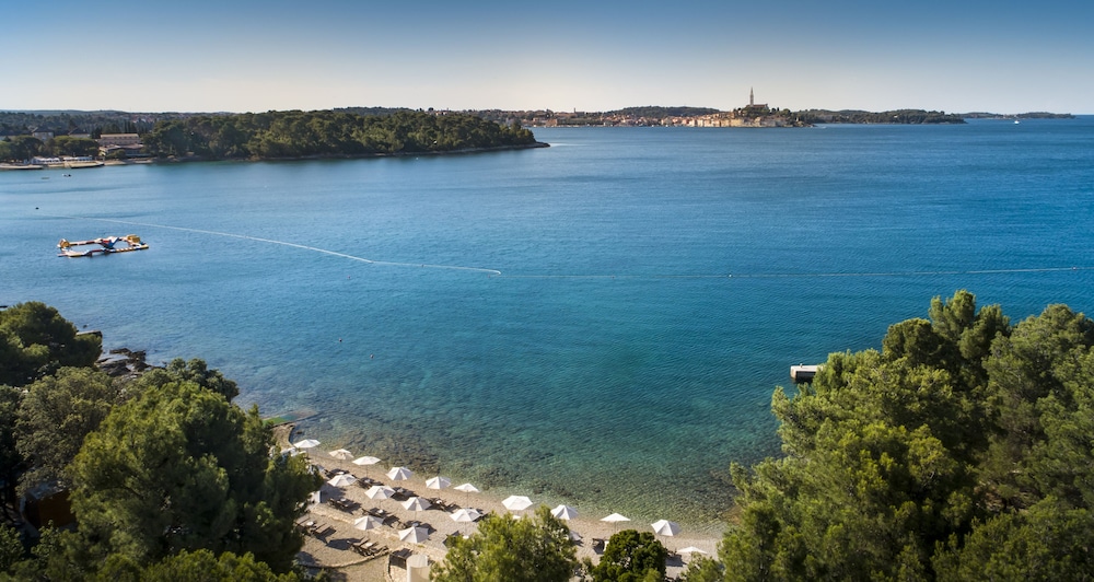 Maistra Select Family Hotel Amarin — Beach in Rovinj, Istria