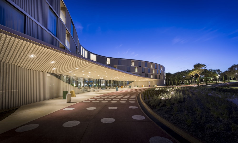 Maistra Select Family Hotel Amarin — Hotel building in Rovinj, Istria