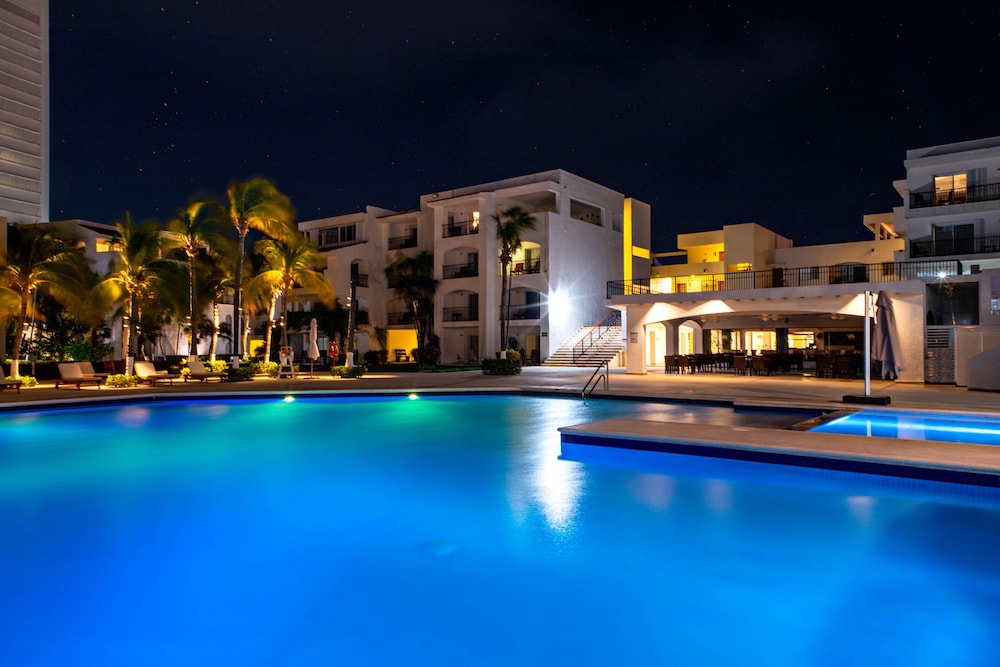 Beachscape Kin ha Villas & Suites — Swimming pool in Cancun, Quintana Roo