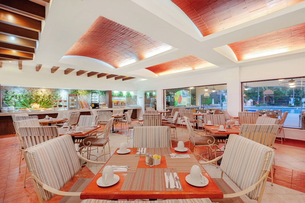 Beachscape Kin ha Villas & Suites — Restaurant & bars in Cancun, Quintana Roo