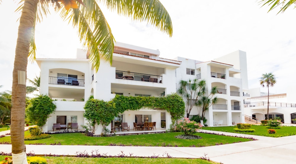 Beachscape Kin ha Villas & Suites — Hotel building in Cancun, Quintana Roo