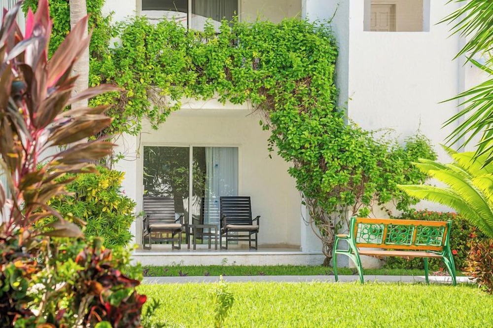 Beachscape Kin ha Villas & Suites — Hotel building in Cancun, Quintana Roo