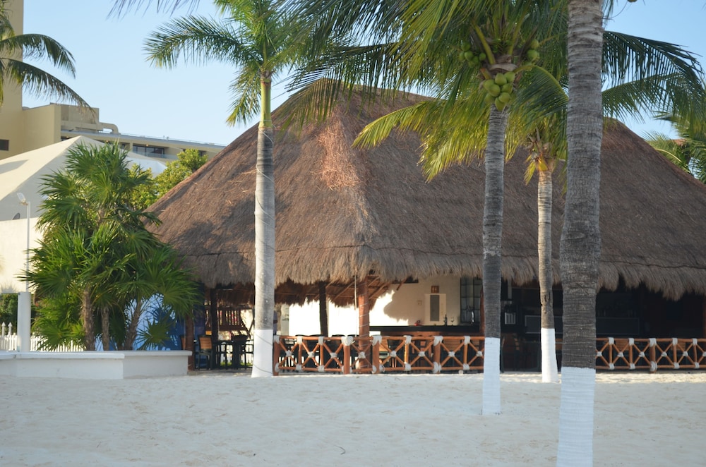 Beachscape Kin ha Villas & Suites — Restaurant & bars in Cancun, Quintana Roo