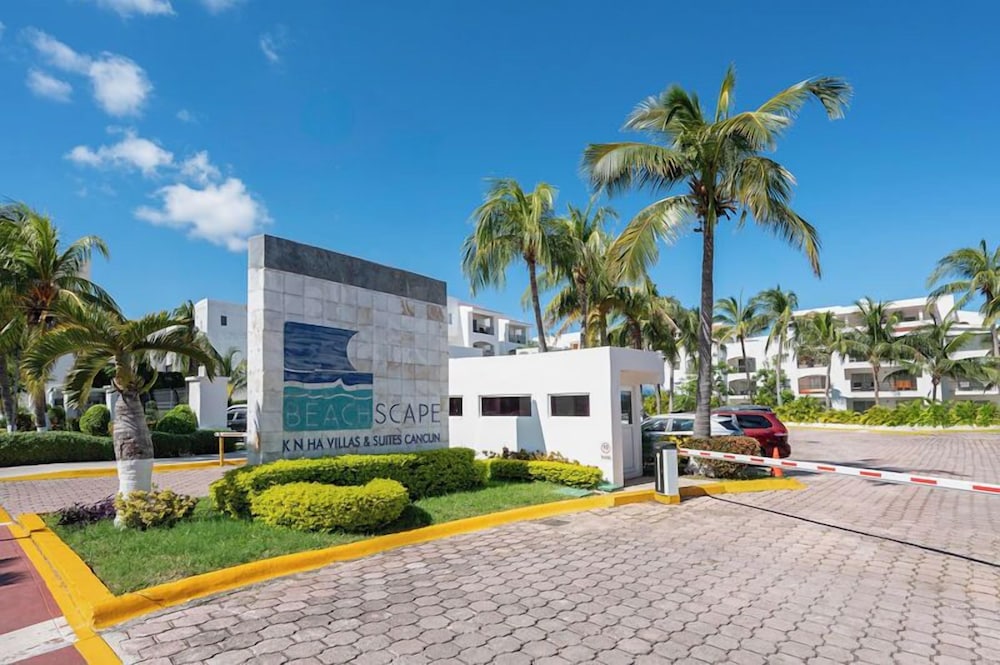 Beachscape Kin ha Villas & Suites — Hotel building in Cancun, Quintana Roo
