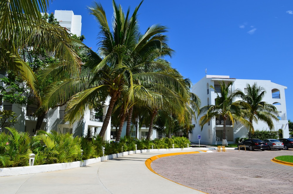 Beachscape Kin ha Villas & Suites — Hotel building in Cancun, Quintana Roo