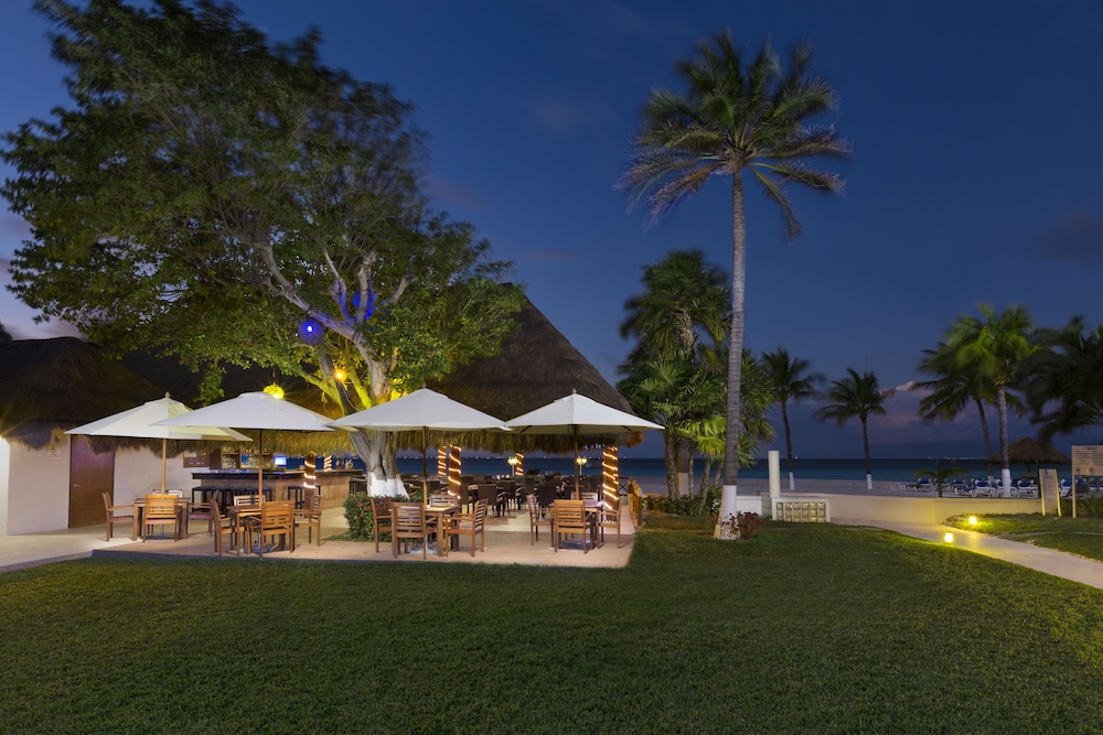 Beachscape Kin ha Villas & Suites — Restaurant & bars in Cancun, Quintana Roo