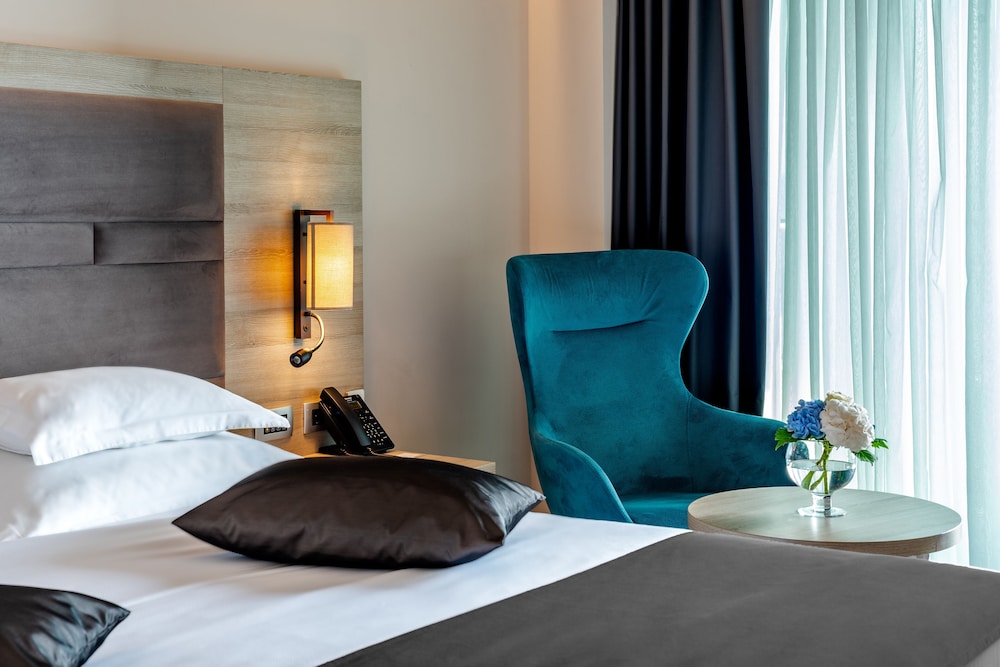 Hotel Plaza Duce — Hotel rooms in Duće, Split-Dalmatia