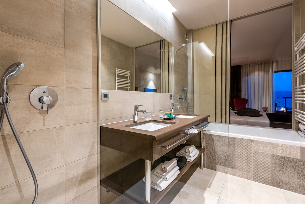 Hotel Plaza Duce — Hotel rooms in Duće, Split-Dalmatia