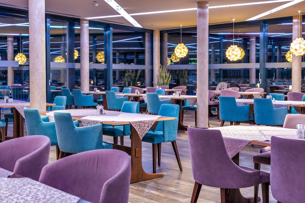 Hotel Plaza Duce — Restaurant & bars in Duće, Split-Dalmatia
