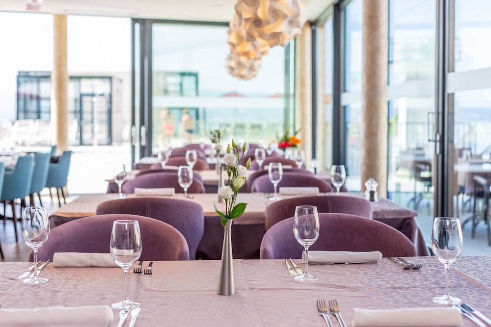 Hotel Plaza Duce — Restaurant & bars in Duće, Split-Dalmatia