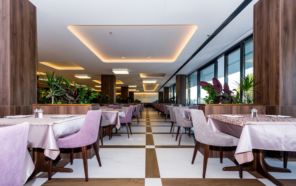 Hotel Plaza Duce — Restaurant & bars in Duće, Split-Dalmatia