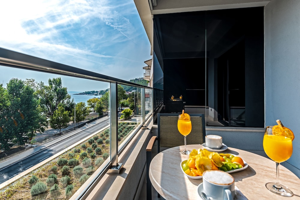 Hotel Plaza Duce — Hotel rooms in Duće, Split-Dalmatia
