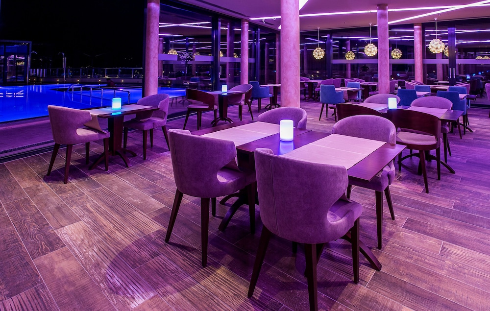 Hotel Plaza Duce — Restaurant & bars in Duće, Split-Dalmatia