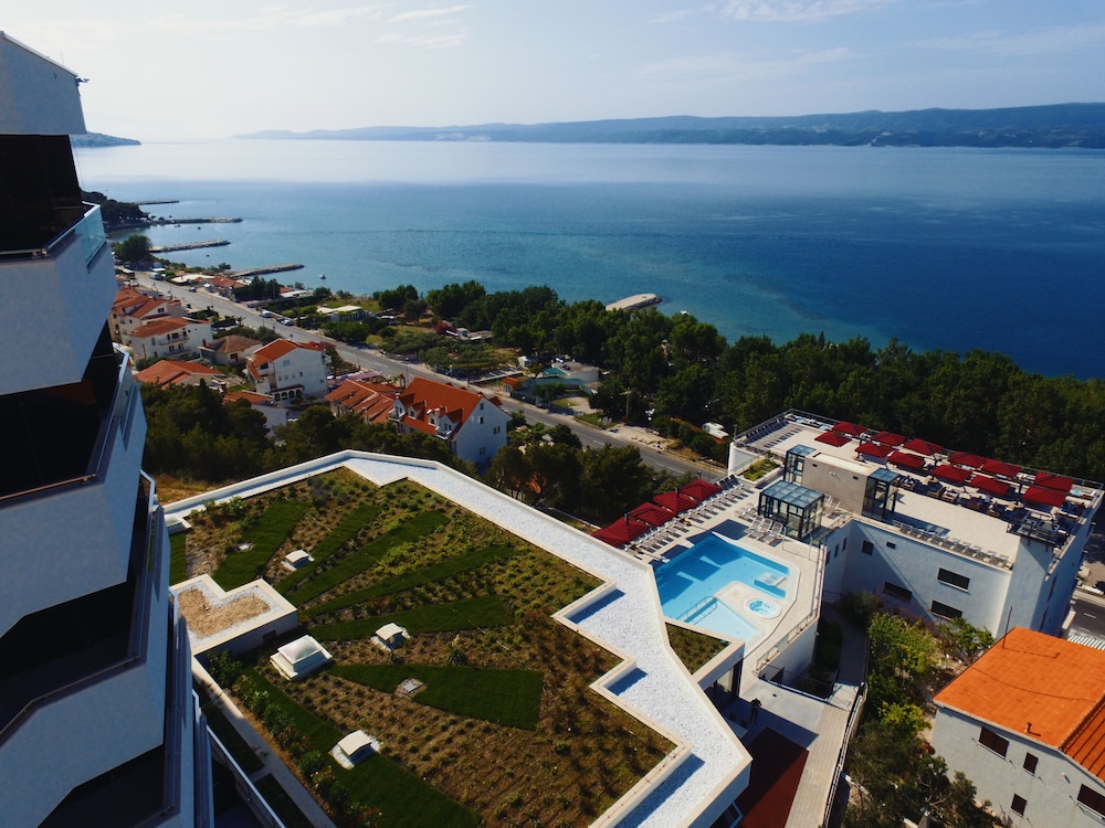 Hotel Plaza Duce — Hotel building in Duće, Split-Dalmatia
