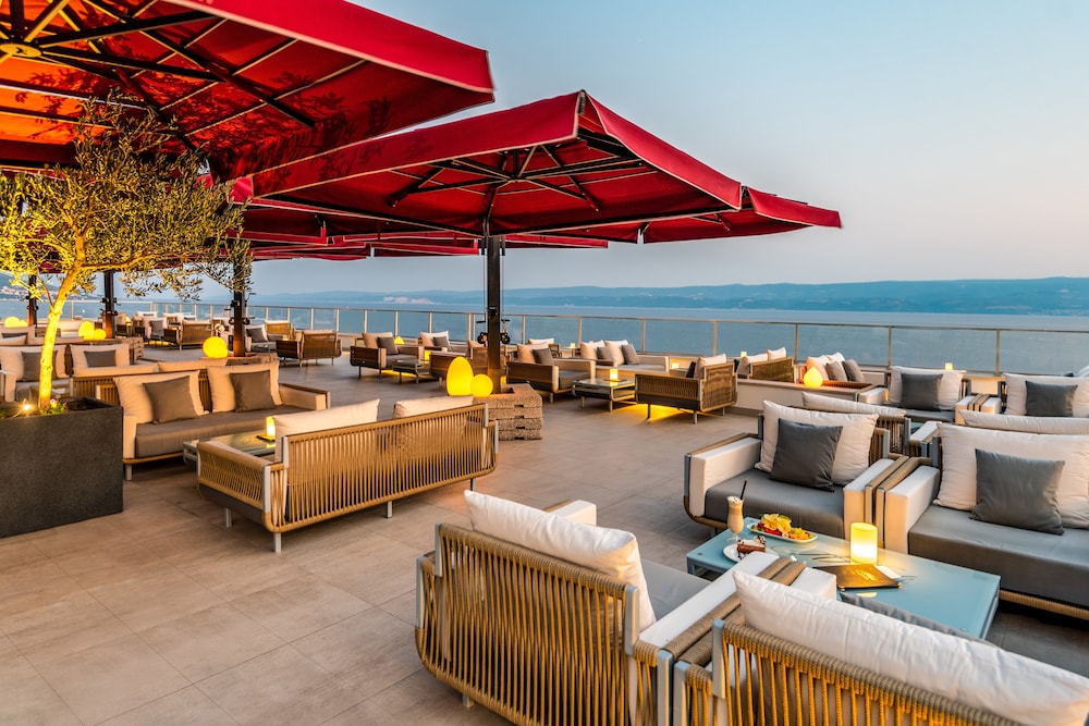 Hotel Plaza Duce — Restaurant & bars in Duće, Split-Dalmatia
