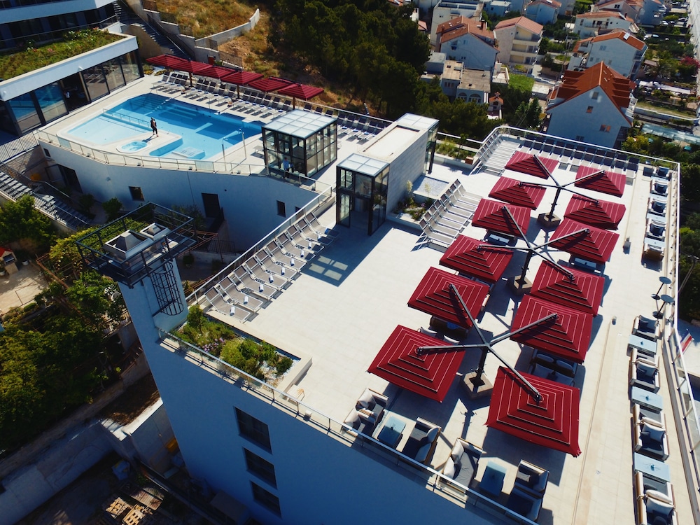 Hotel Plaza Duce — Hotel building in Duće, Split-Dalmatia