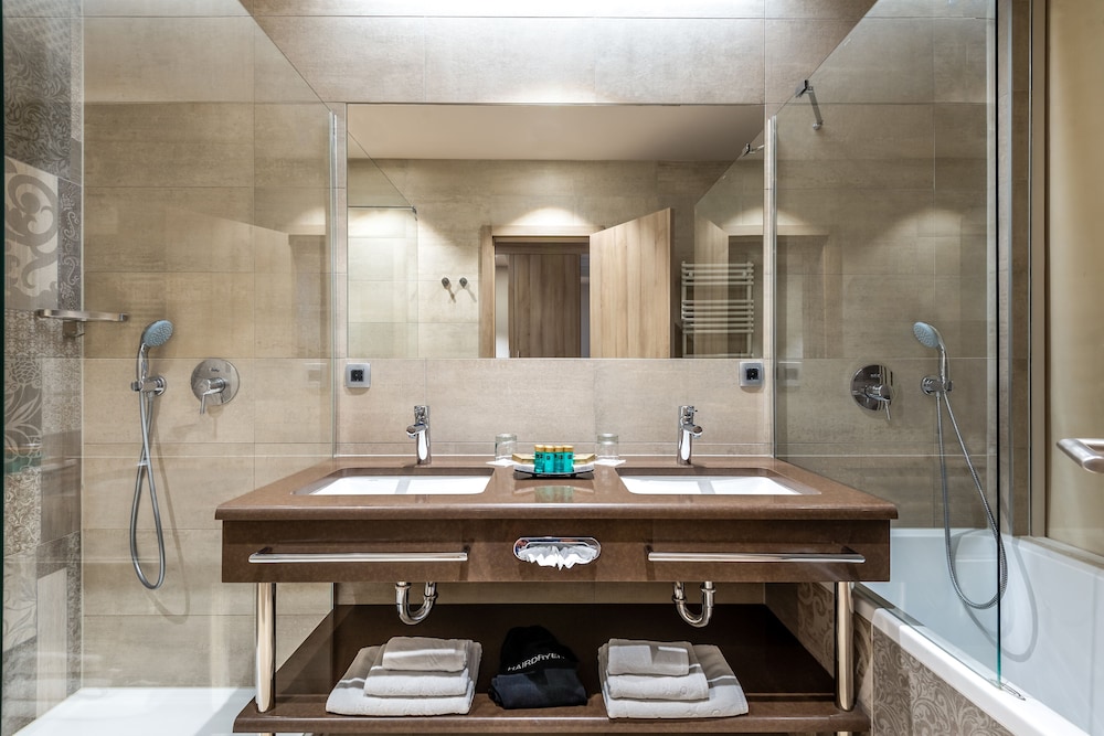 Hotel Plaza Duce — Hotel rooms in Duće, Split-Dalmatia