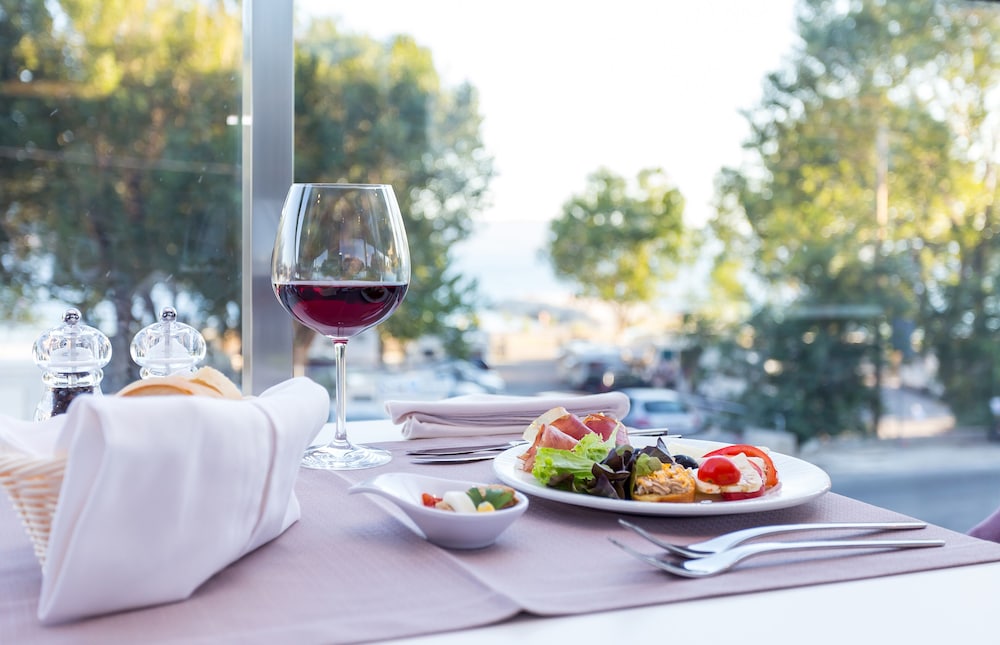 Hotel Plaza Duce — Restaurant & bars in Duće, Split-Dalmatia