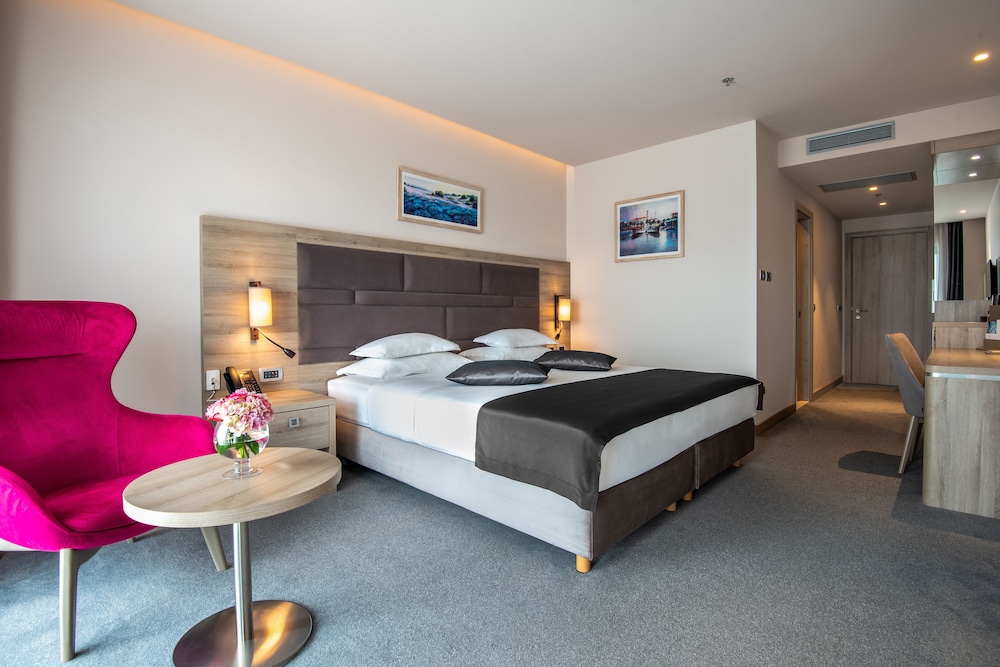 Hotel Plaza Duce — Hotel rooms in Duće, Split-Dalmatia