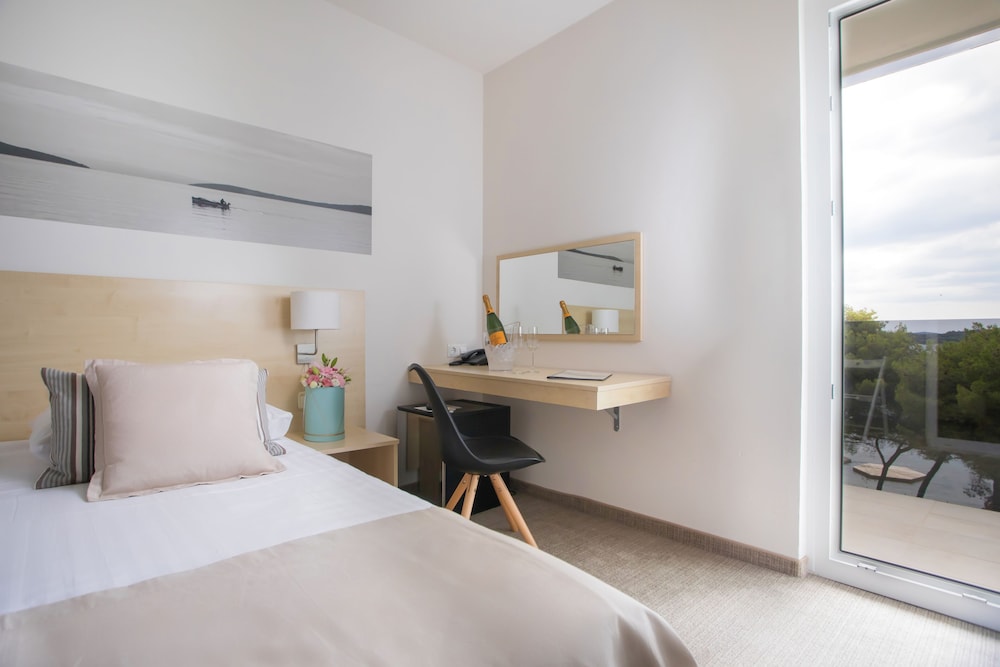 Hotel Villa Arausana & Antonina — Hotel rooms in Vodice, Šibenik-Knin