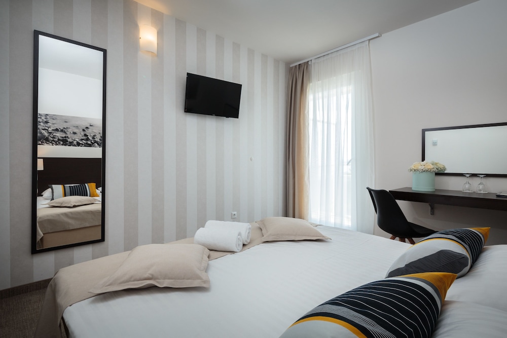 Hotel Villa Arausana & Antonina — Hotel rooms in Vodice, Šibenik-Knin