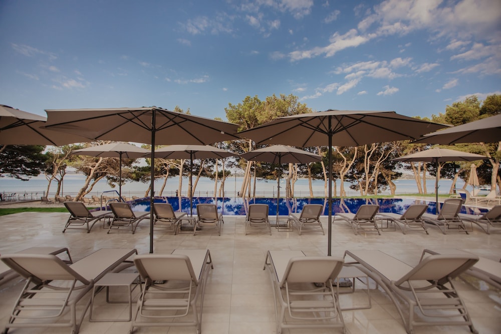 Hotel Villa Arausana & Antonina — Swimming pool in Vodice, Šibenik-Knin