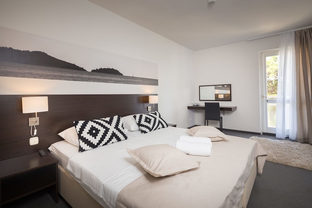 Hotel Villa Arausana & Antonina — Hotel rooms in Vodice, Šibenik-Knin