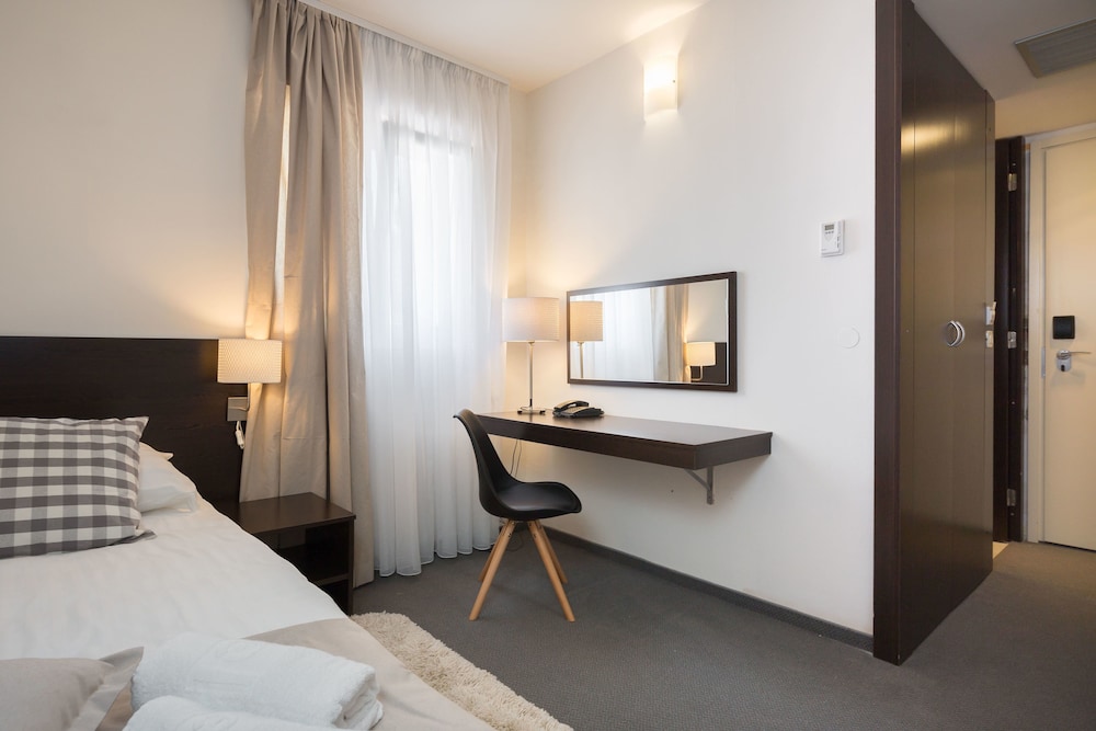 Hotel Villa Arausana & Antonina — Hotel rooms in Vodice, Šibenik-Knin