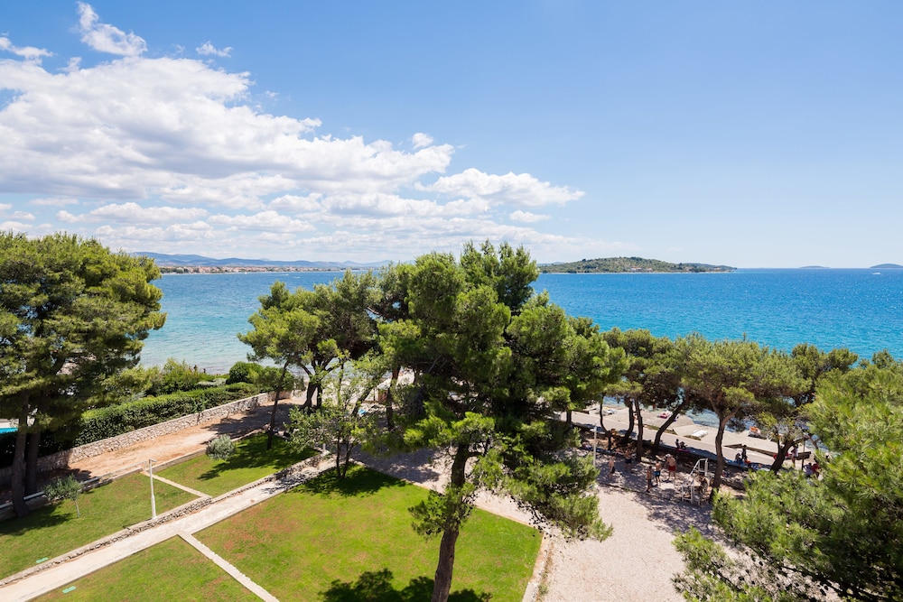 Hotel Villa Arausana & Antonina — Beach in Vodice, Šibenik-Knin
