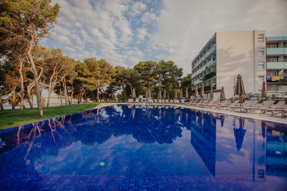 Hotel Villa Arausana & Antonina — Swimming pool in Vodice, Šibenik-Knin
