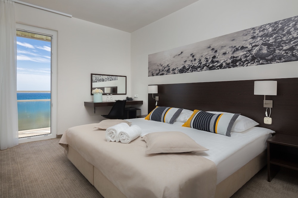 Hotel Villa Arausana & Antonina — Hotel rooms in Vodice, Šibenik-Knin