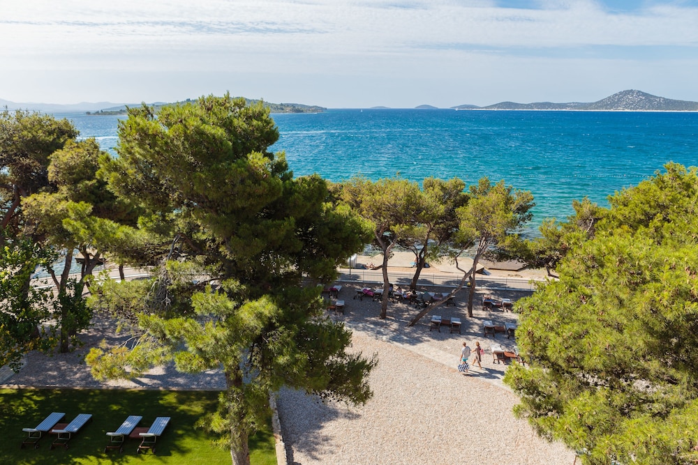 Hotel Villa Arausana & Antonina — Beach in Vodice, Šibenik-Knin