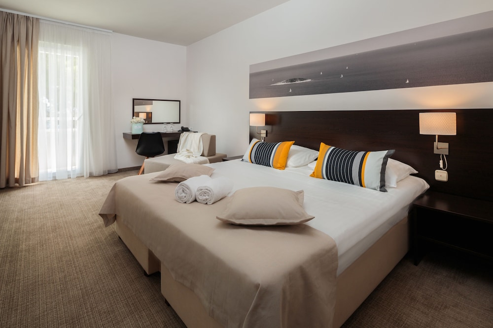 Hotel Villa Arausana & Antonina — Hotel rooms in Vodice, Šibenik-Knin