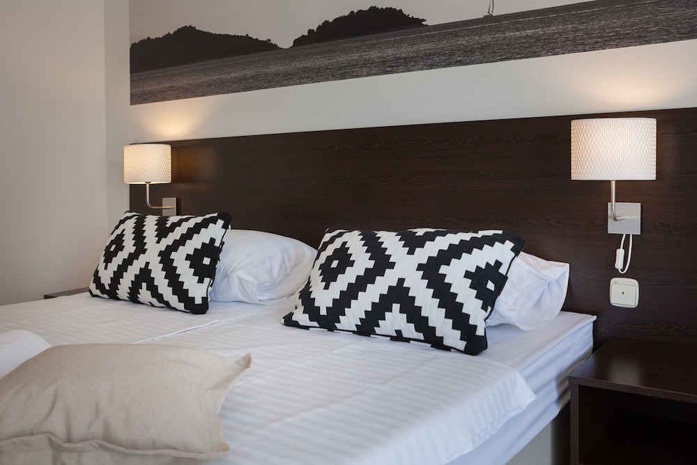 Hotel Villa Arausana & Antonina — Hotel rooms in Vodice, Šibenik-Knin