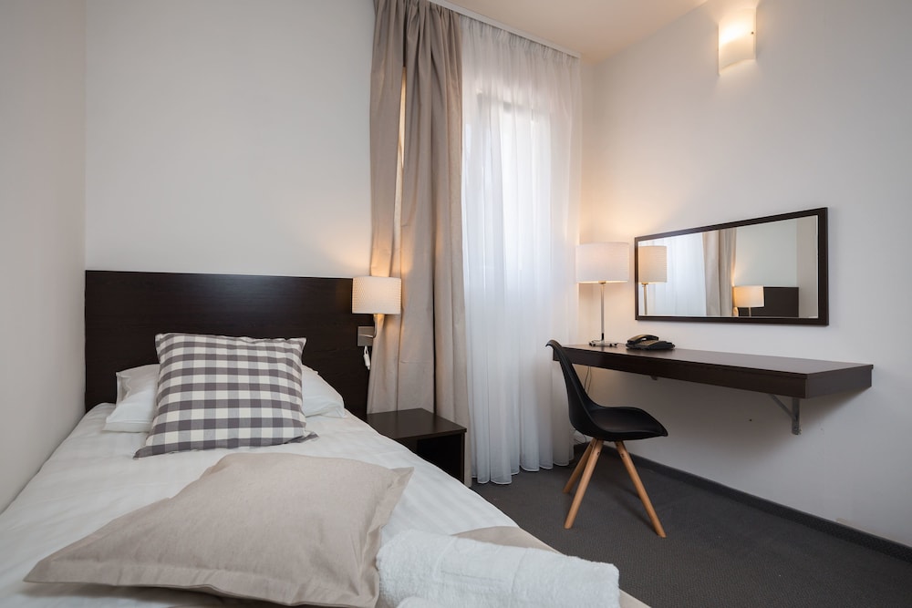 Hotel Villa Arausana & Antonina — Hotel rooms in Vodice, Šibenik-Knin