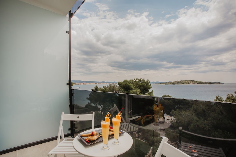Hotel Villa Arausana & Antonina — Hotel rooms in Vodice, Šibenik-Knin